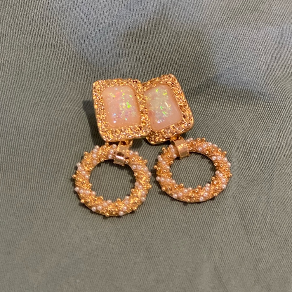✨🌈 Gold Square Drop Earrings 🌈✨ - Picture 8 of 14